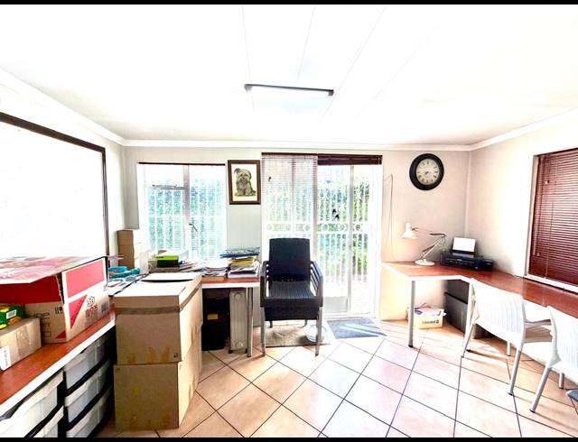 5 BEDROOM HOUSE FOR SALE IN CAPITAL PARK